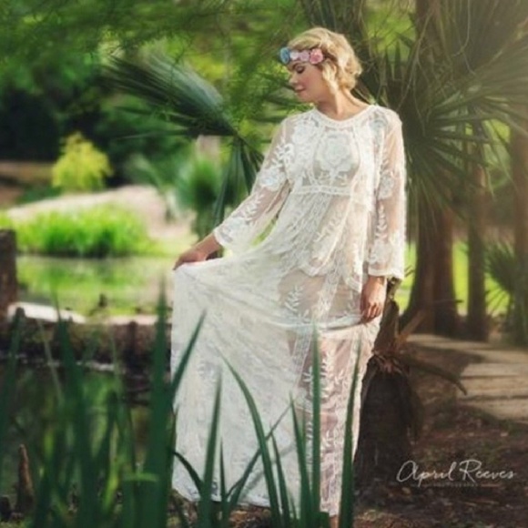 Boho Lace Photoshoot Maternity Dress - Picture 5 of 8